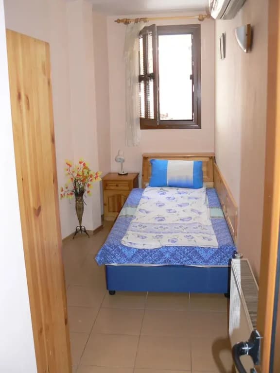 Economy room