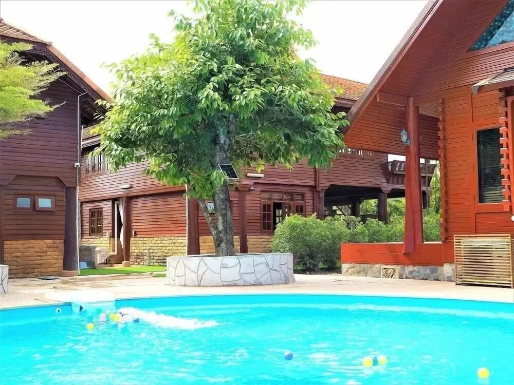 2 Bedrooms Deluxe Double room with balcony and with pool view full double bed