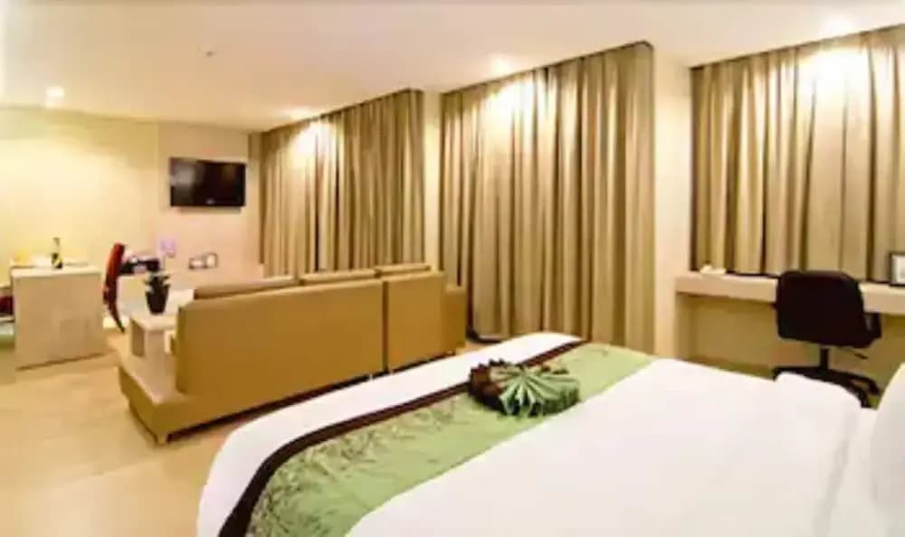 Double Suite full double bed