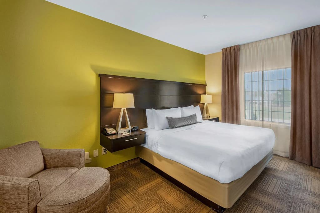 1 Bedroom Double Suite full double bed