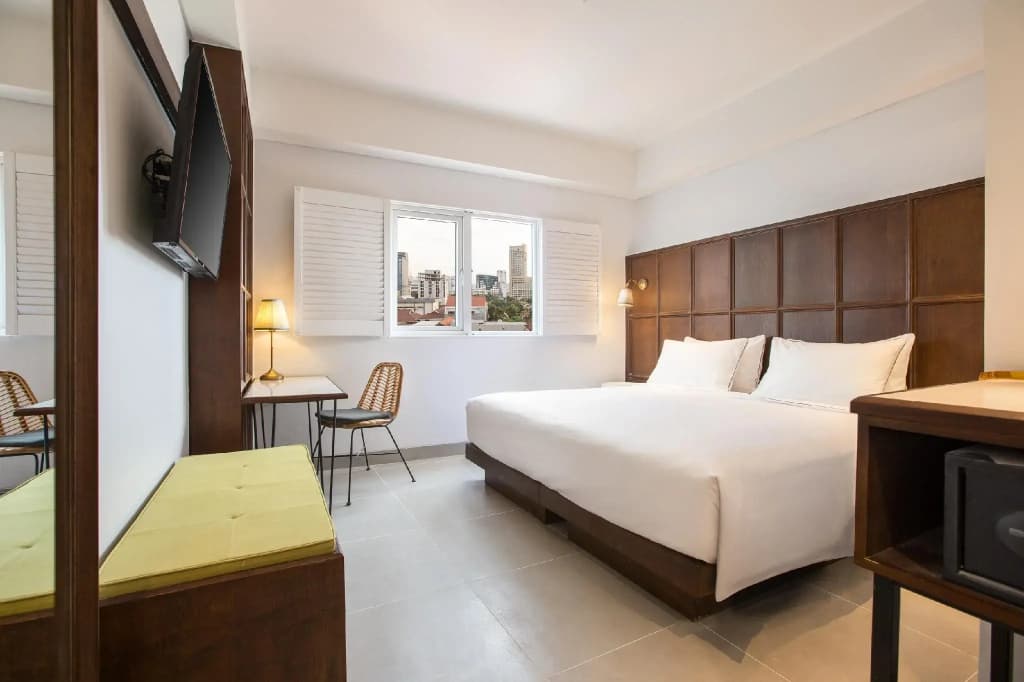 Standard Double room with city view full double bed