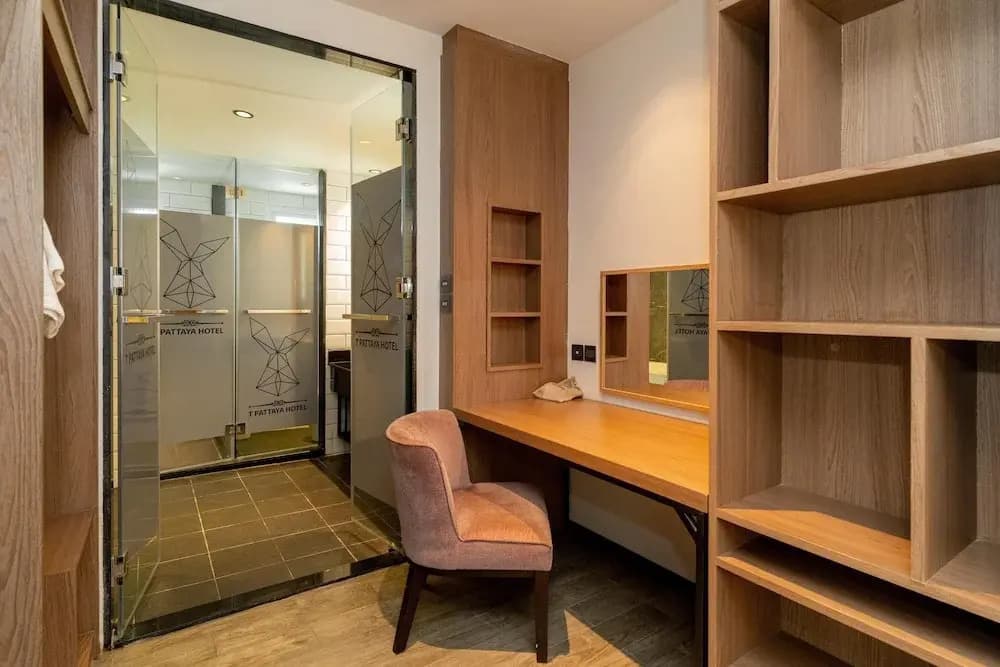 Family Suite with balcony and with city view