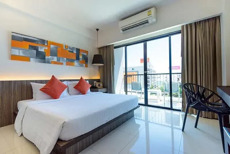Standard room with pool view