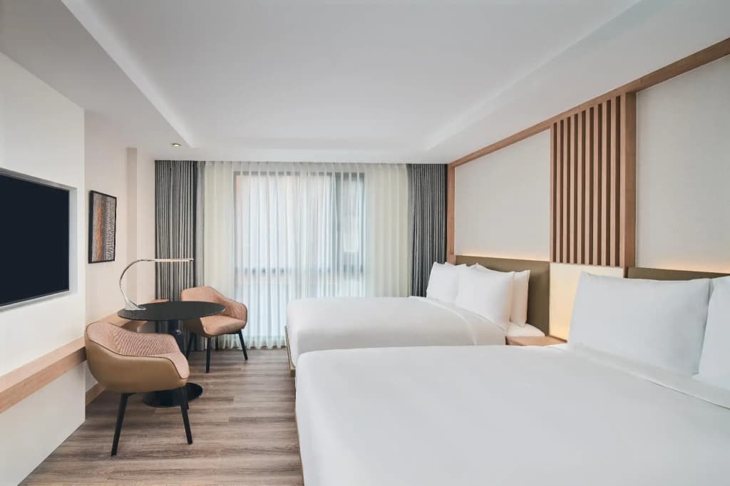 Premier Quadruple room with city view