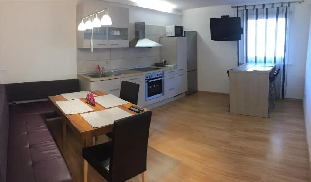 3 Bedrooms Apartment