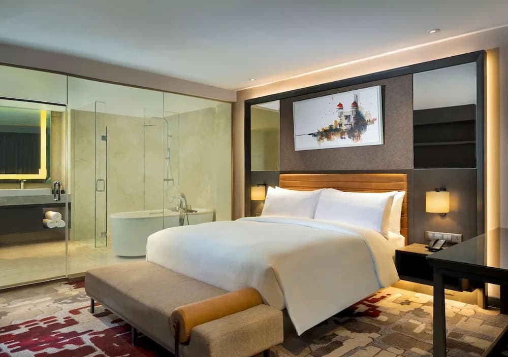 Premium Double Suite full double bed