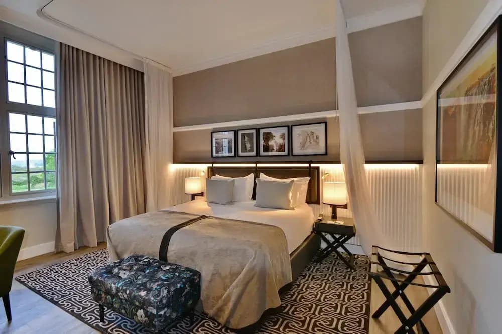 Deluxe Double Suite full double bed