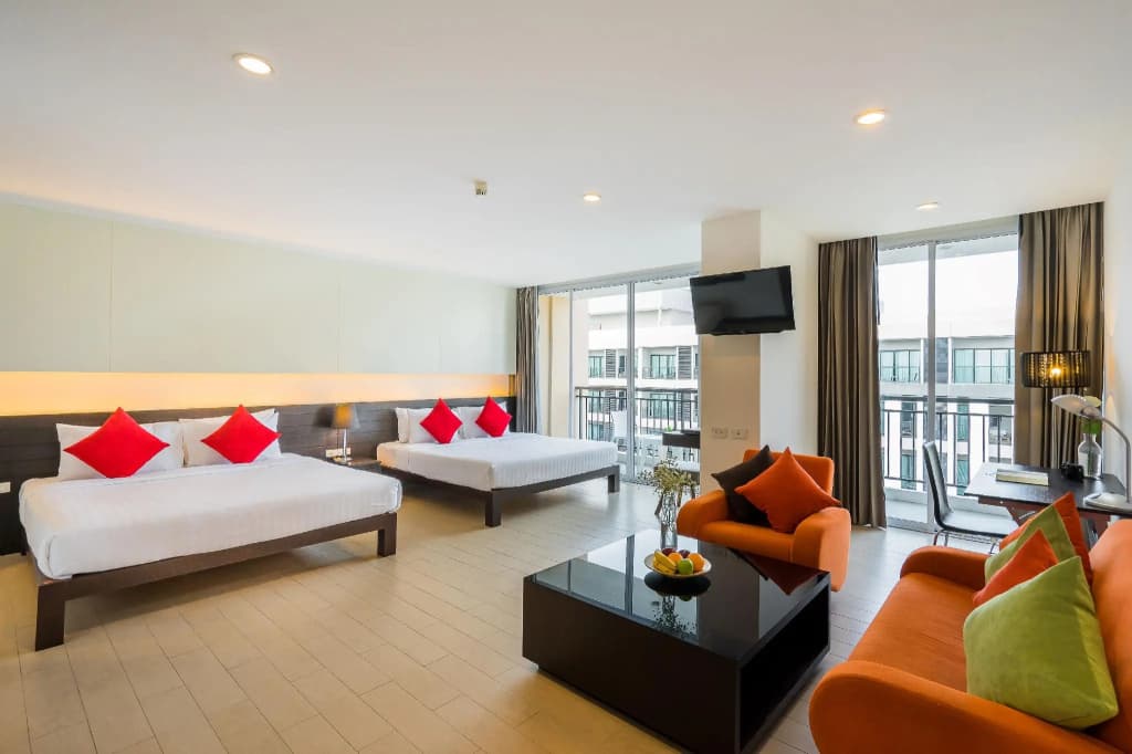 Grand Deluxe Family room