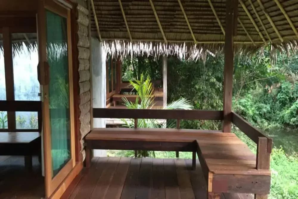 Bungalow with water view