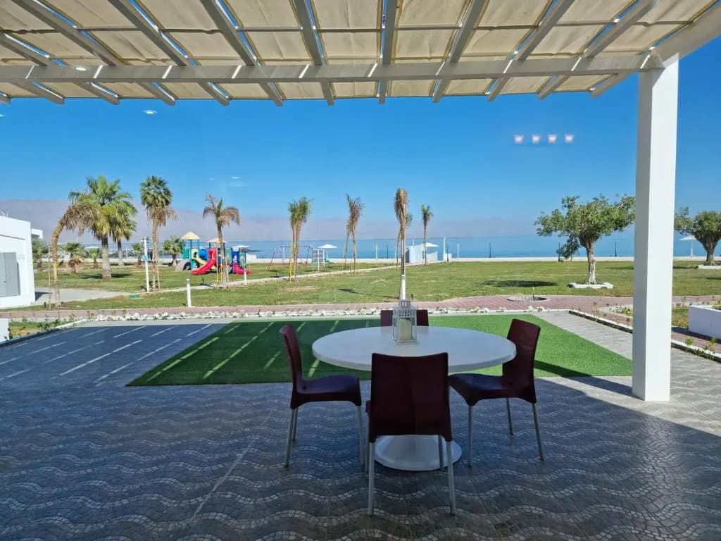 2 Bedrooms Villa