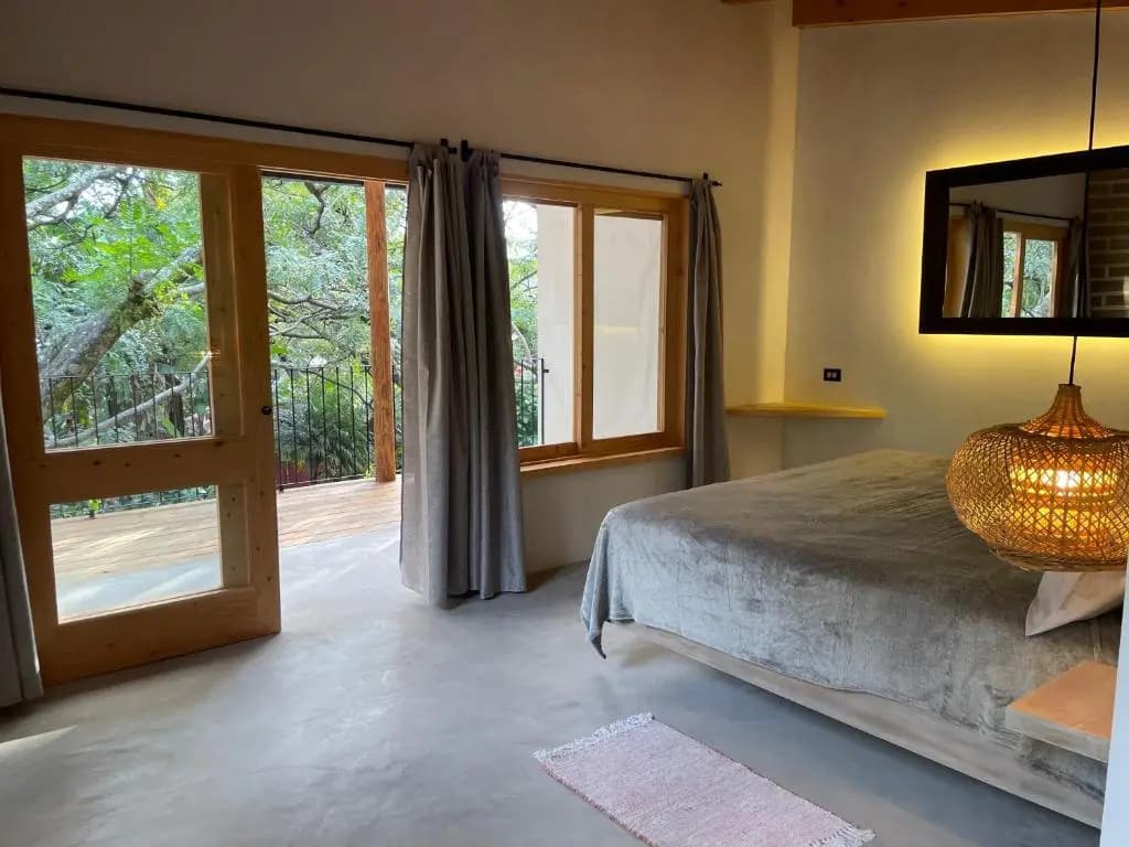 Deluxe Double room with balcony full double bed