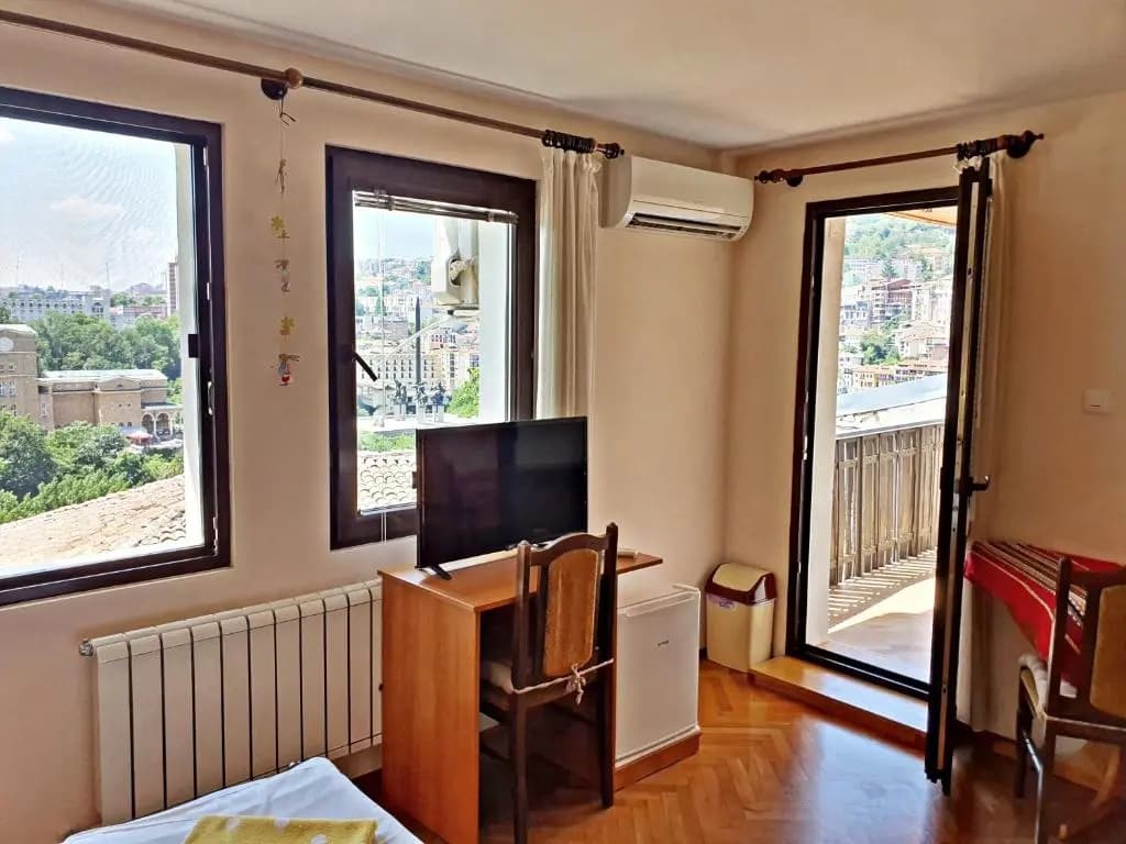 Standard Double room with city view full double bed
