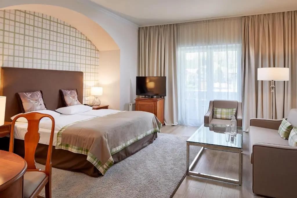 Deluxe Double room with balcony full double bed