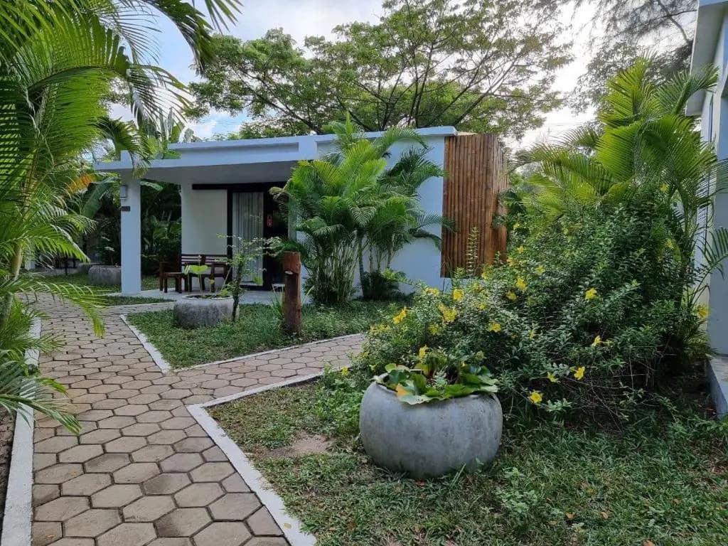 Deluxe Double Bungalow with garden view twin beds