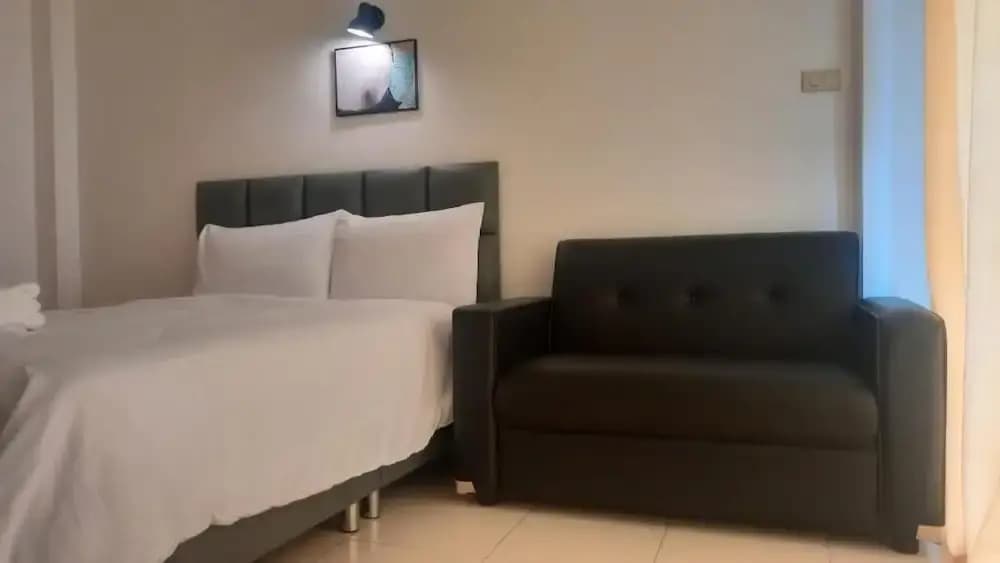 Standard Double room with city view full double bed