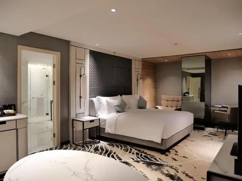 Deluxe Double Suite full double bed