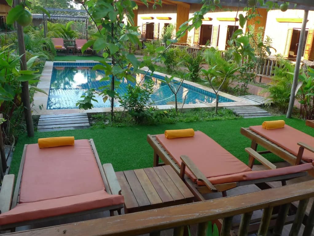 Deluxe Double room with balcony and with garden view full double bed
