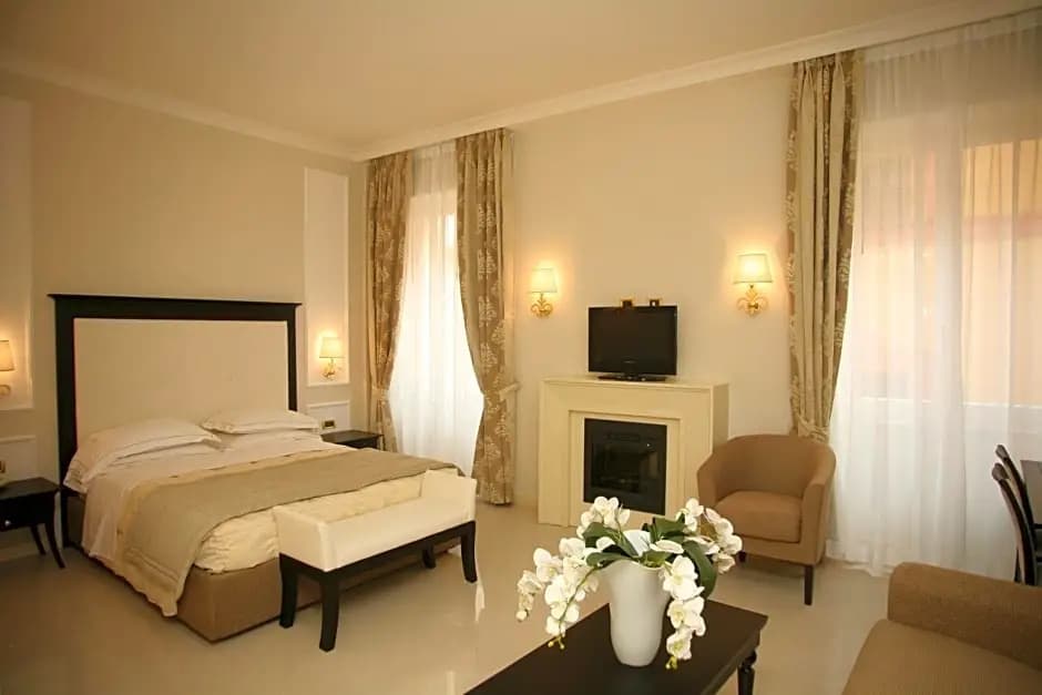 Double Suite full double bed