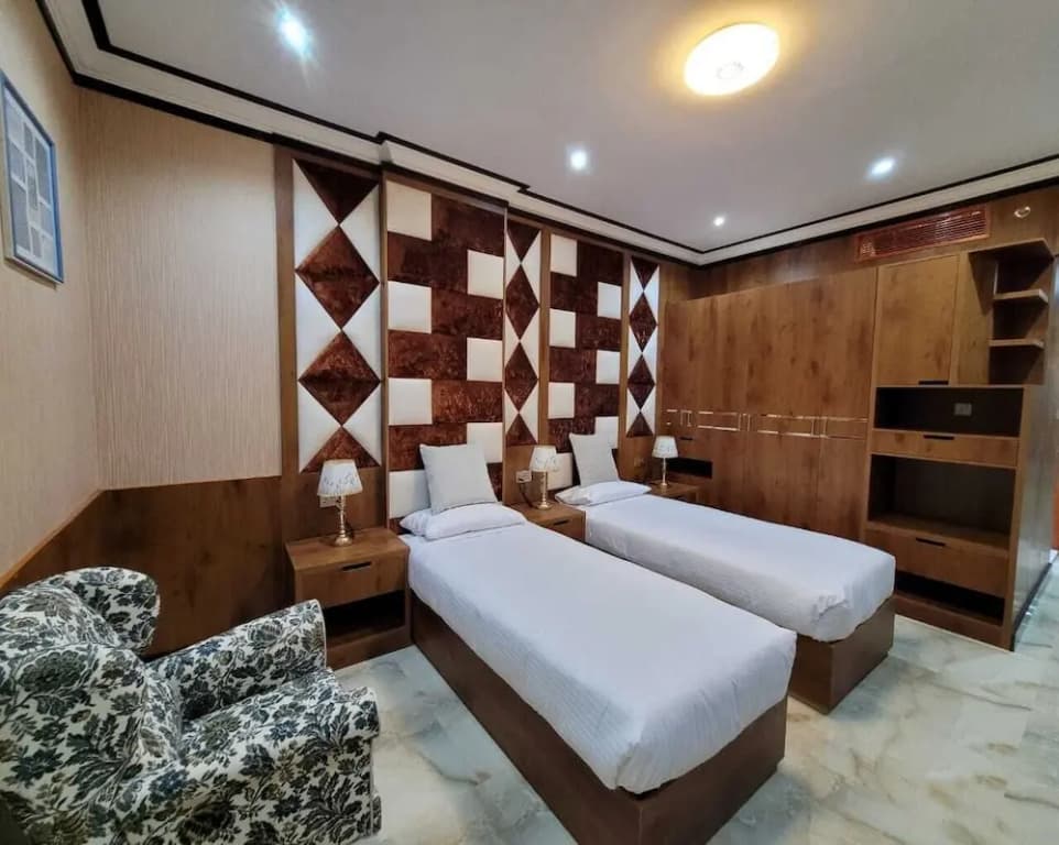Deluxe Double room with city view full double bed