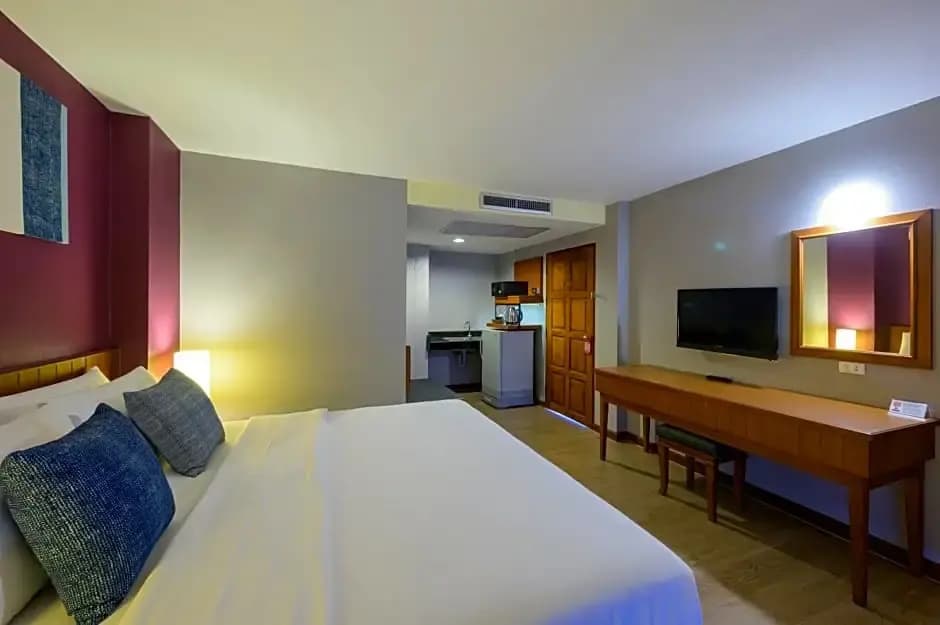 Deluxe room with pool view