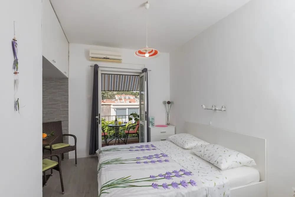 Standard Double room with balcony full double bed