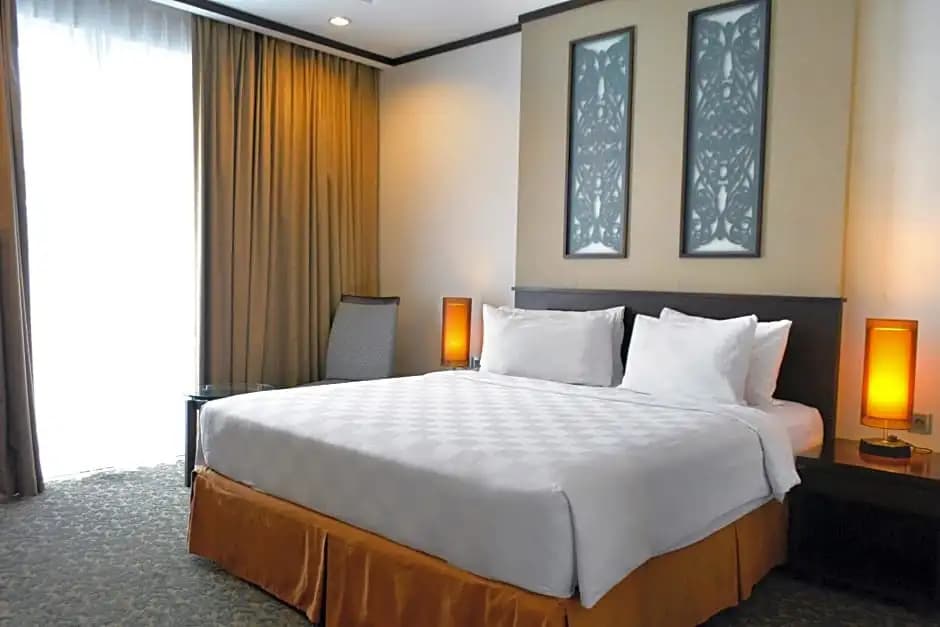 Standard room with pool view