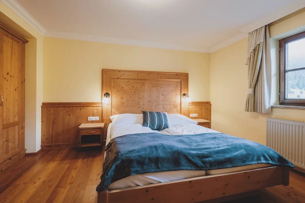 1 Bedroom Apartment with balcony and with mountain view