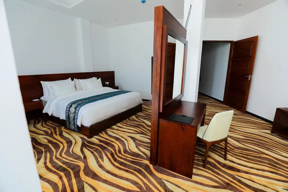 Presidential Double Suite with mountain view full double bed