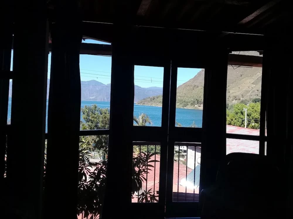 Standard room with lake view
