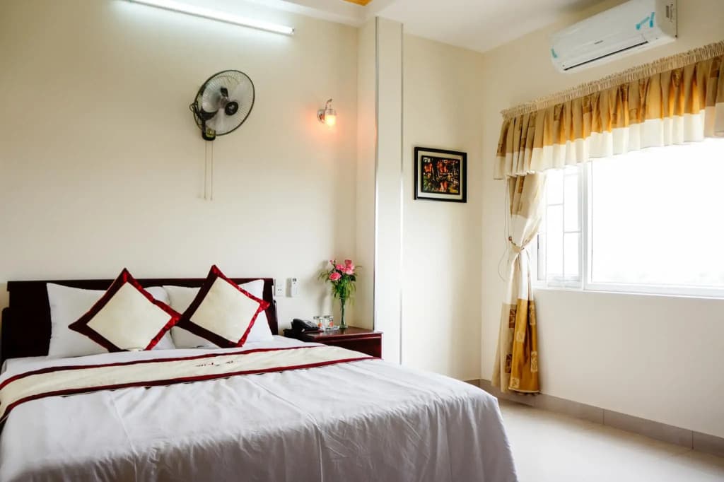 Deluxe Double room with city view full double bed