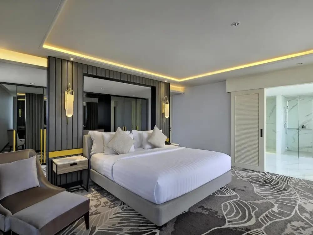 Presidential Double Suite full double bed