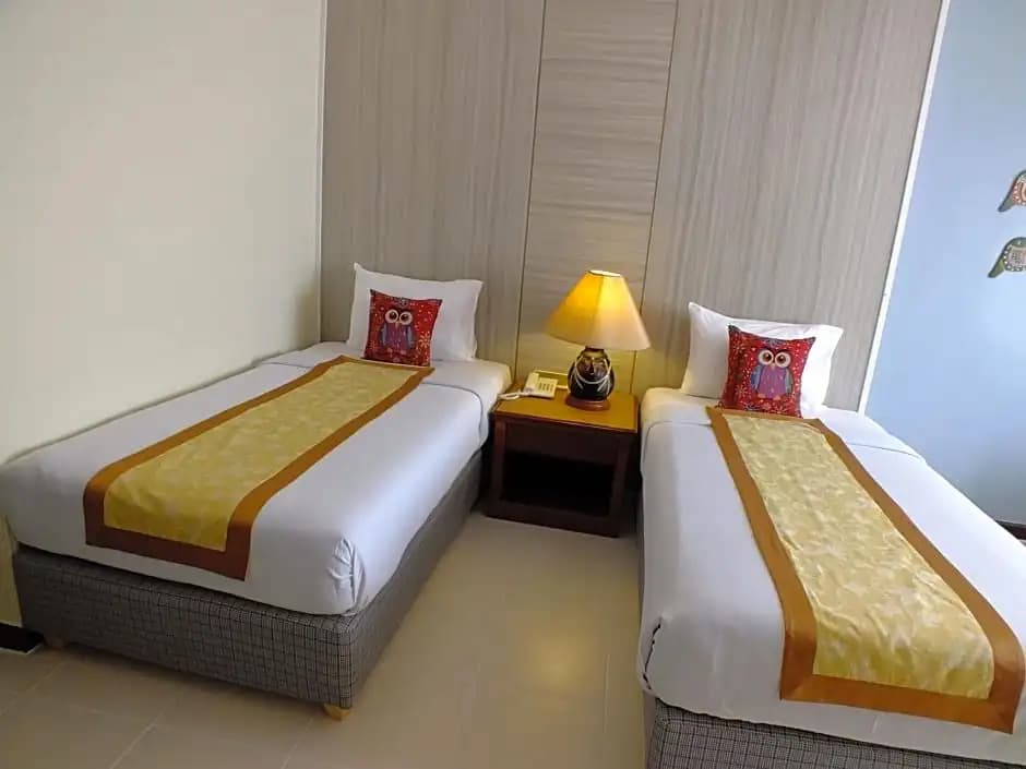Deluxe room with pool view