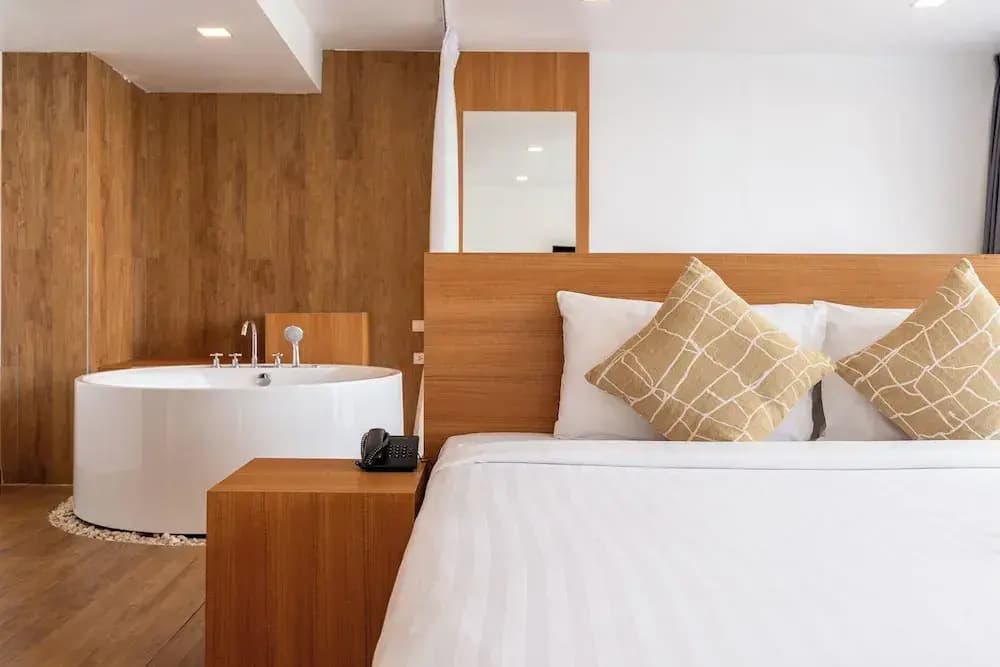 Double Suite full double bed