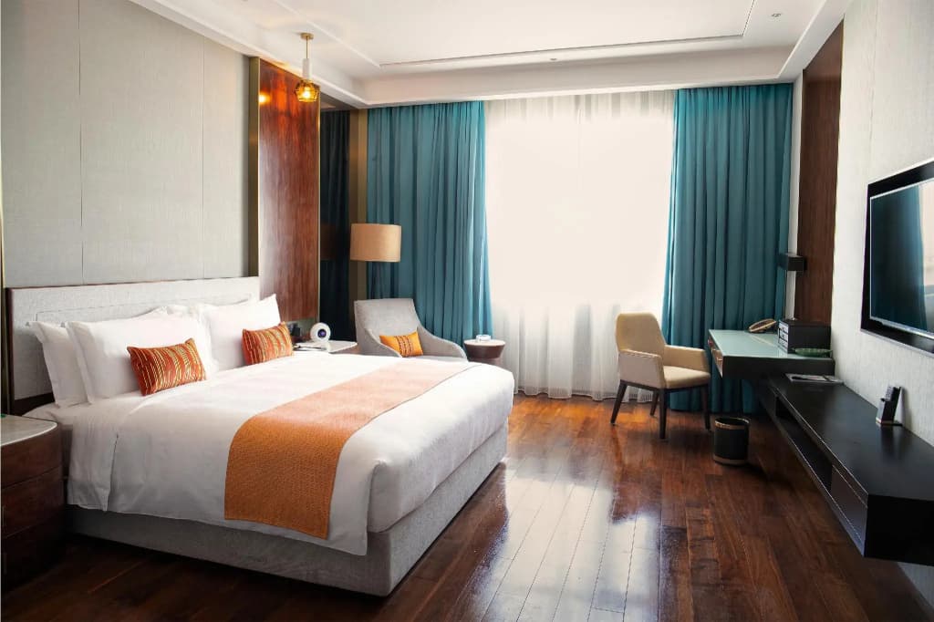 Executive room with city view