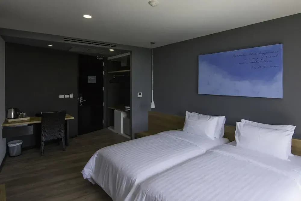 Standard room with partial sea view