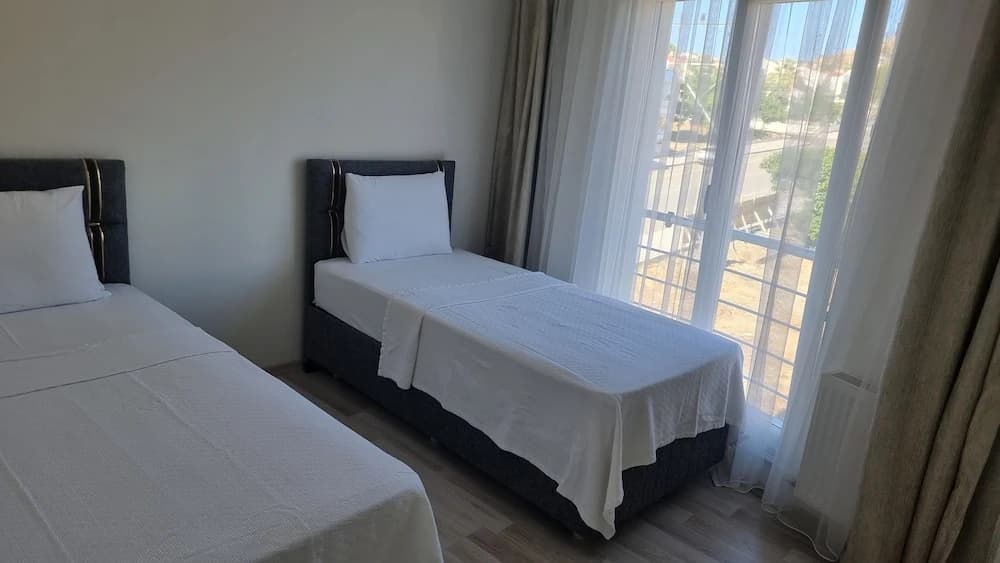 2 Bedrooms Studio with city view