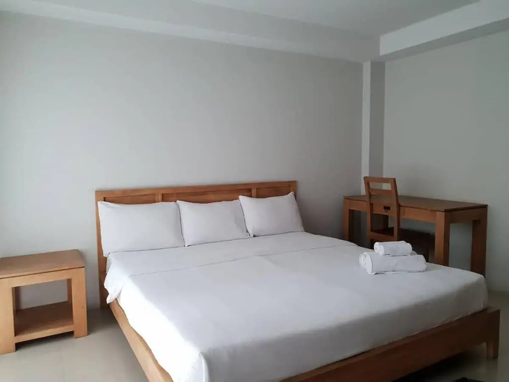Double Studio with balcony full double bed