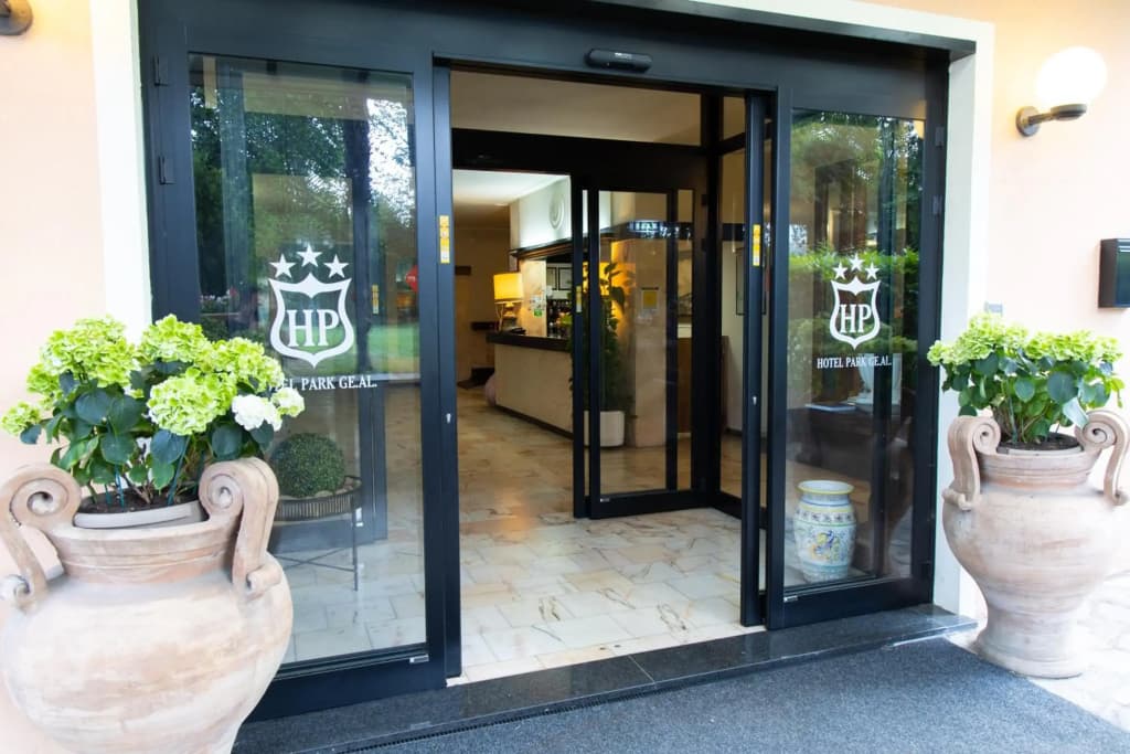 Hotel photo 1