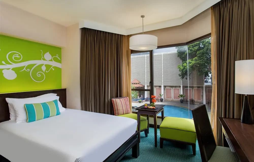 Deluxe Double room with pool view twin beds