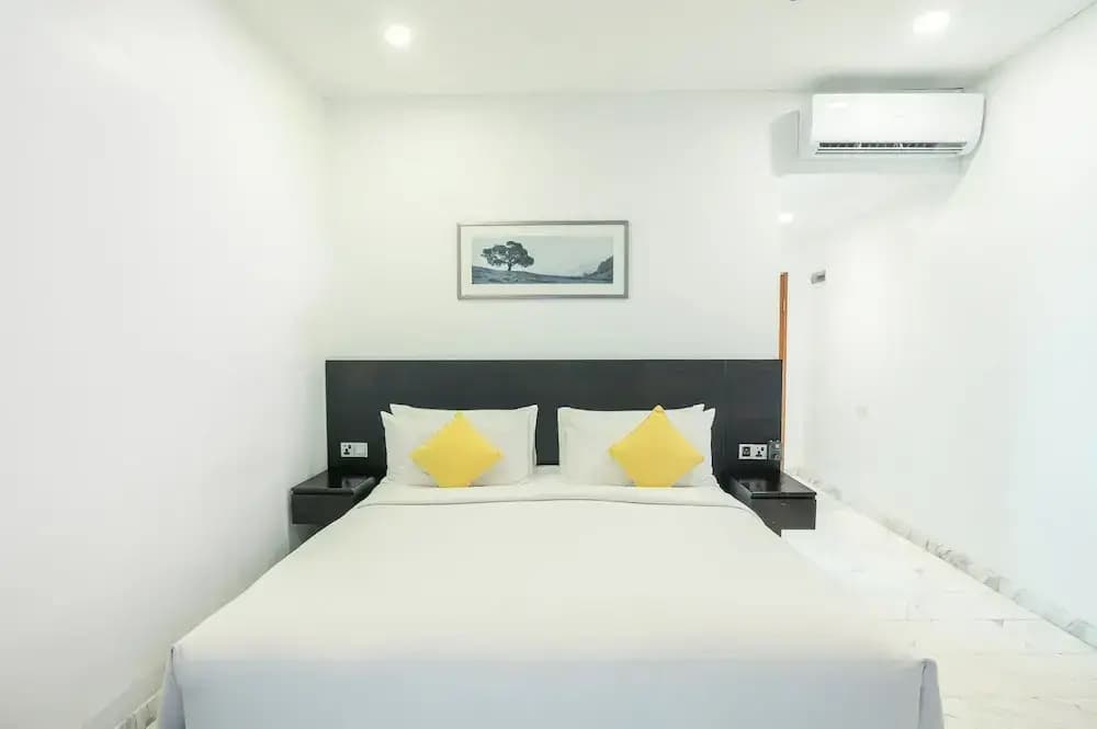 5 Bedrooms Premier Hilltop Residence