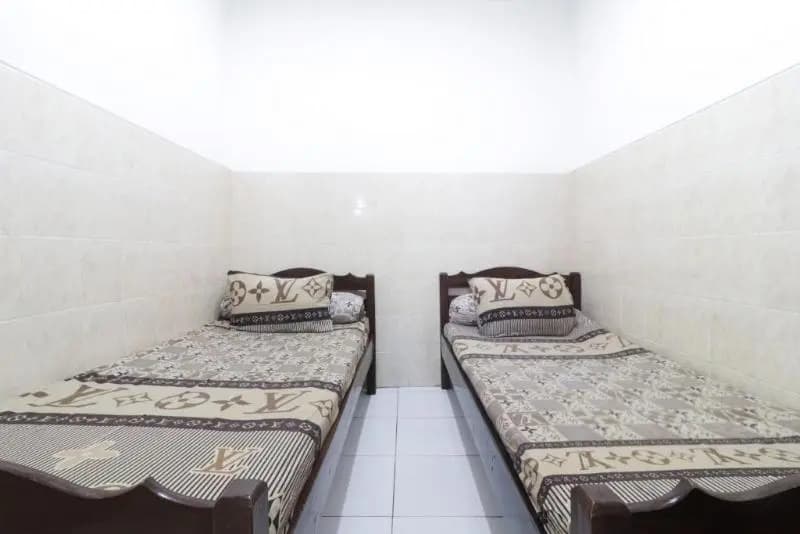 Economy room