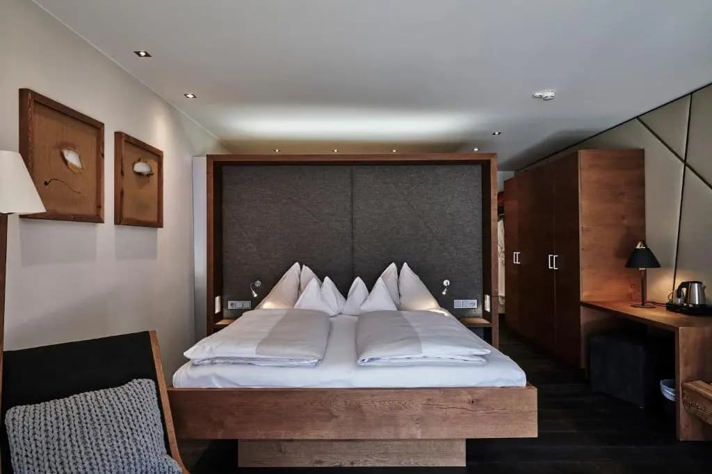 Deluxe Double room with balcony full double bed