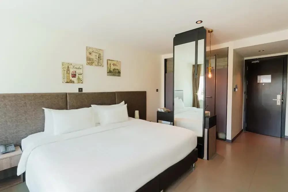 Superior Double room with balcony and with city view full double bed