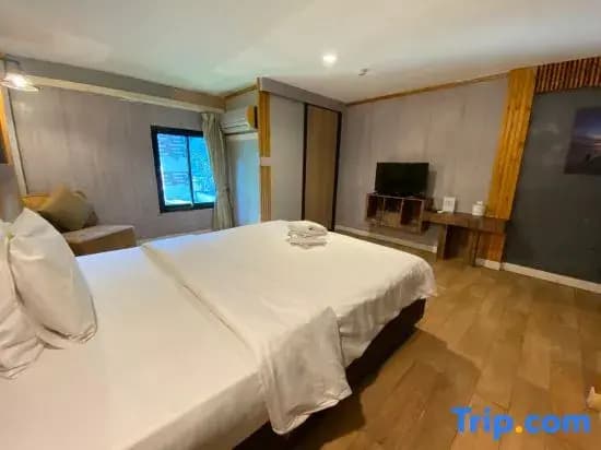 Standard room with pool view
