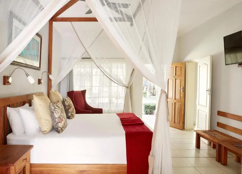 Standard room with pool view