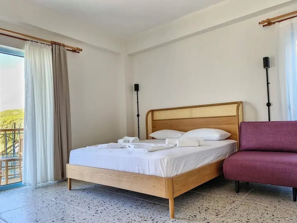 Standard Double room with balcony and with sea view full double bed