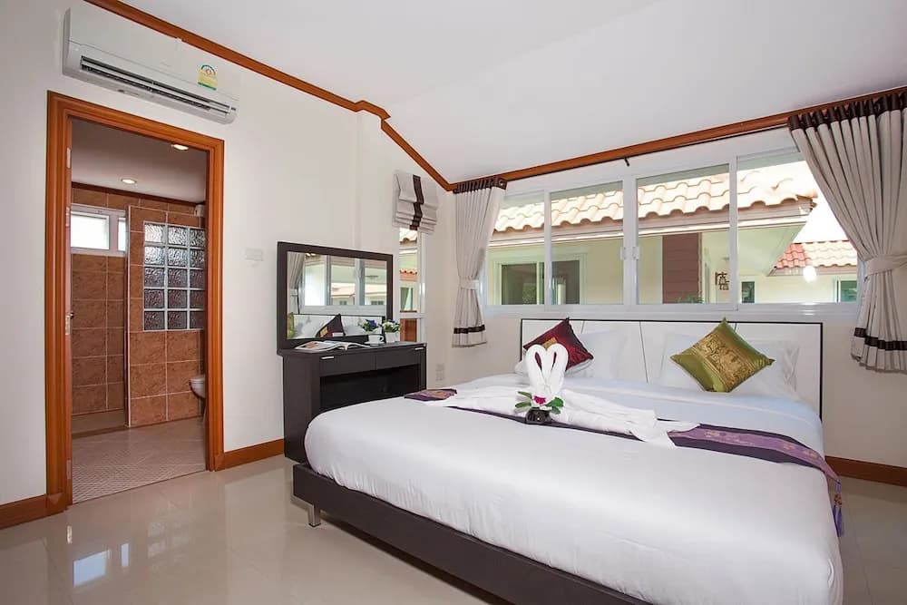 3 Bedrooms Sextuple Suite