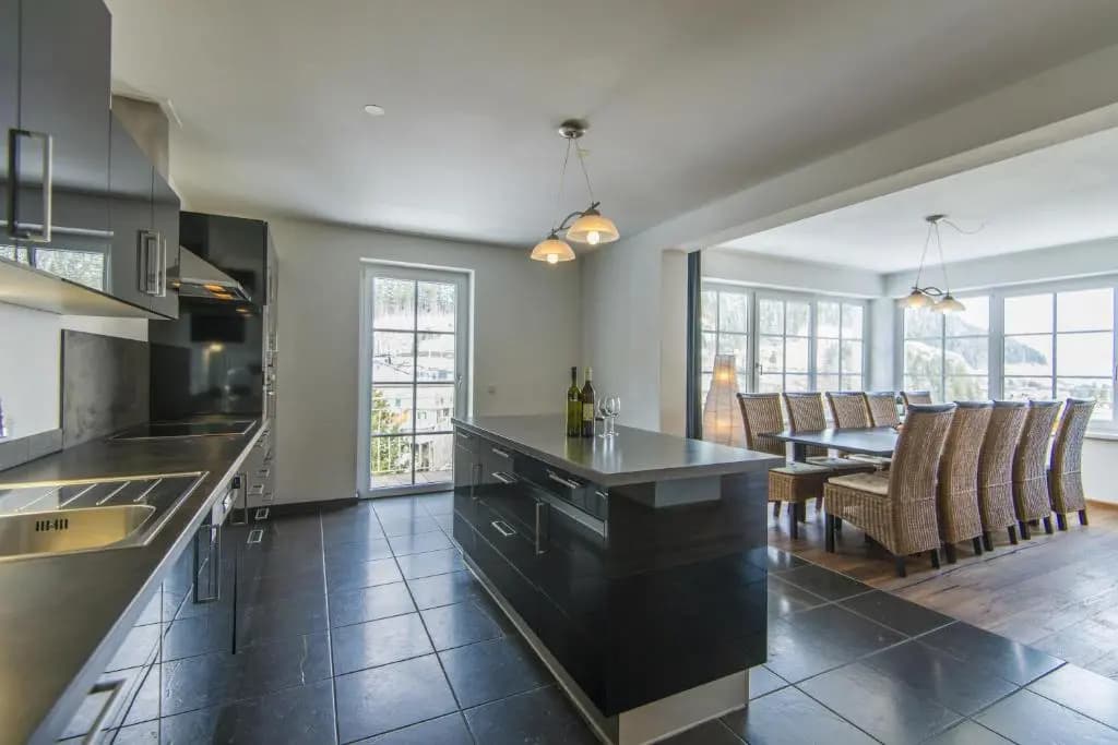 3 Bedrooms Deluxe Apartment