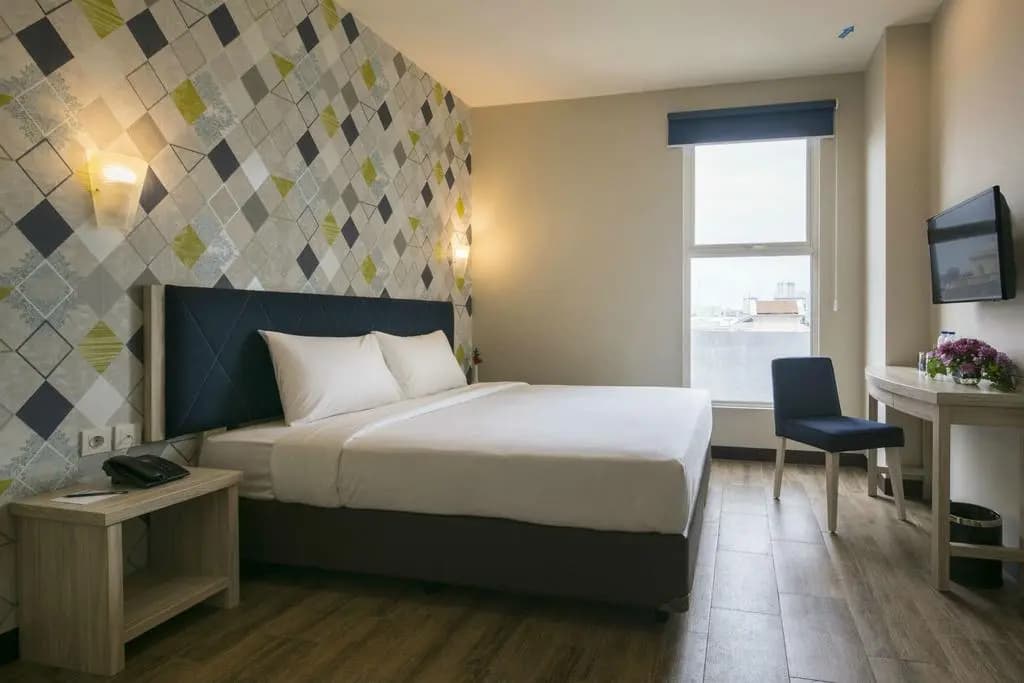 Deluxe Double room with city view full double bed