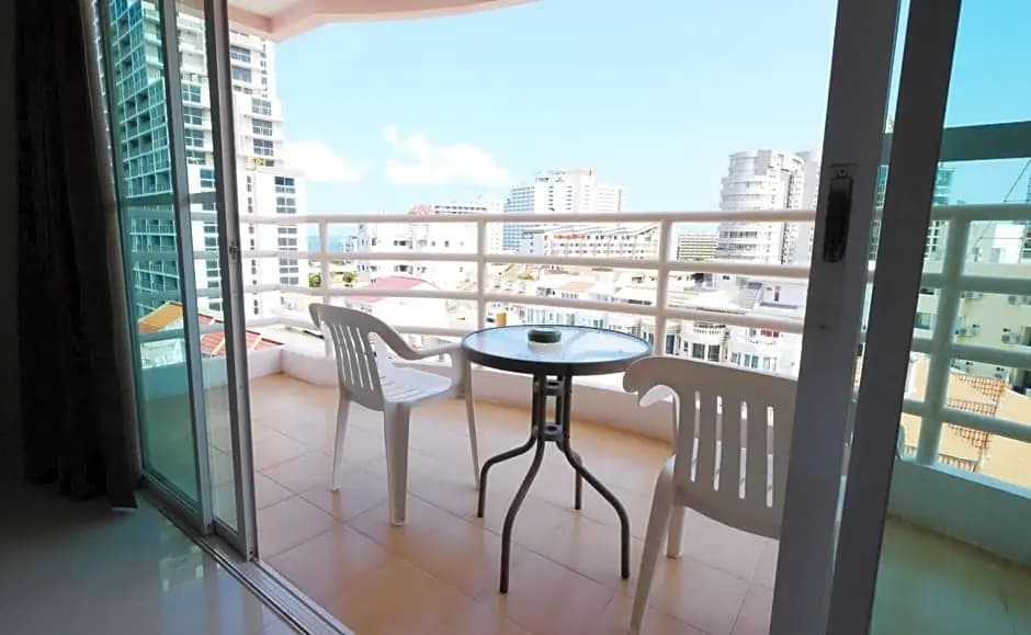 Deluxe Double room with city view full double bed